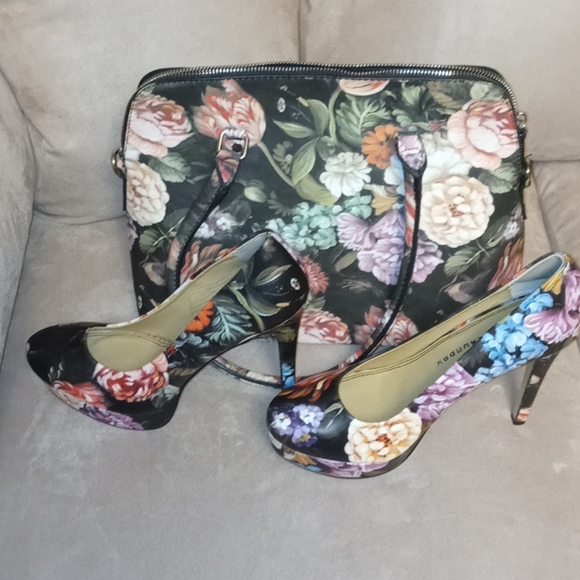 Chinese Laundry Shoes - 🖤CHINESE LAUNDRY HEELS & PURSE🖤